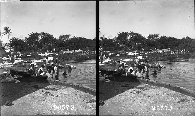 A Colombian Washing Day - Along the Magdalena River Near
Barranquilla, Columbia. S.A. Keystone-Mast Collection,
UCR/California Museum of Photography, University of California at Riverside. Impresión fotográfica 7,18 × 4,18
pulgadas. Registro 1996.0009.X11517.
