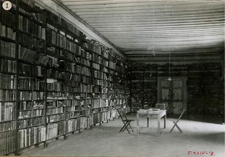 Biblioteca del antiguo
convento de El Carmen, años treinta del siglo XX
