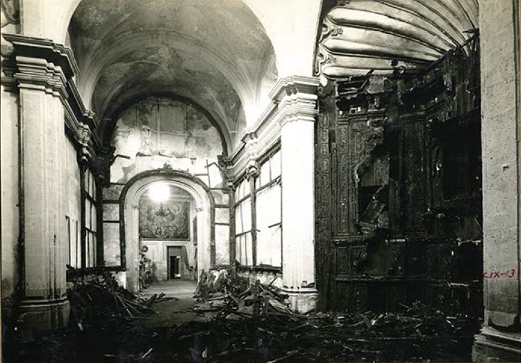 Fotografía después
del incendio del templo de El Carmen, agosto 1936