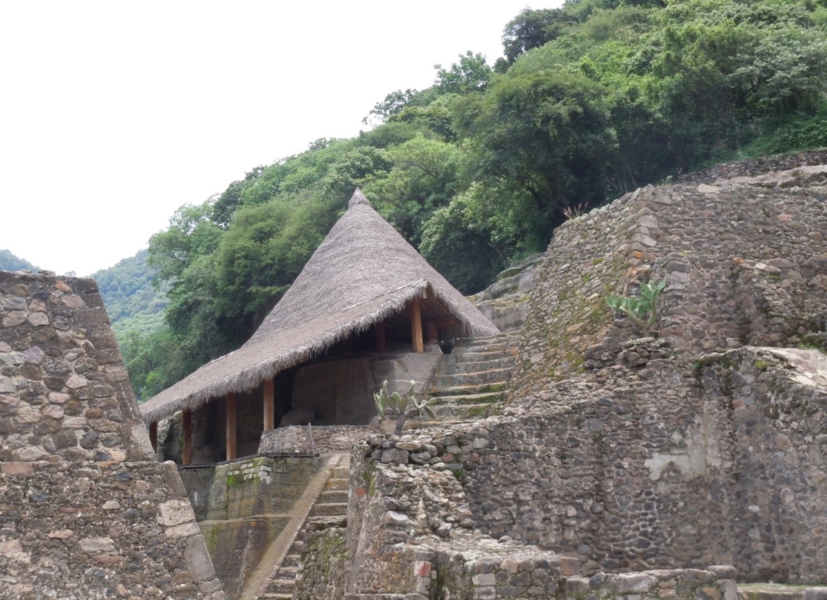 Cerro de los ídolos en la zona arqueológica de Cuahutinchan, Malinalco