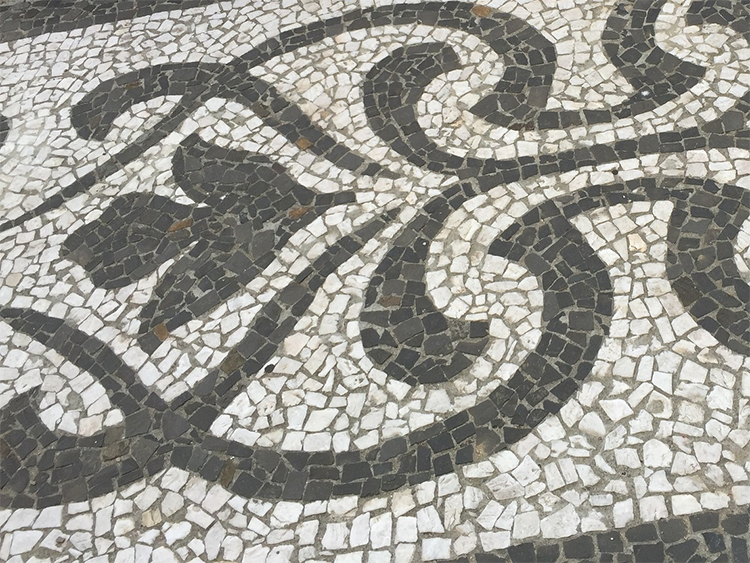 Porção de uma das Calçadas da Praça Matriz de Porto Alegre