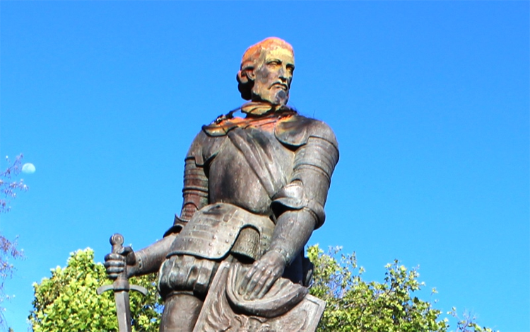 Monumento a Francisco de Aguirre quemado