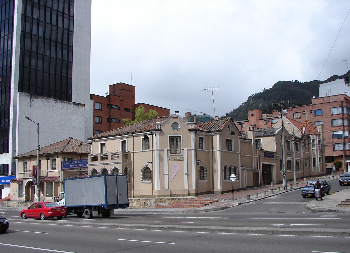 Pérdida de los atributos patrimoniales originales de los barrios residenciales de los años treinta y cuarenta del siglo pasado. Localidad de Chapinero en Bogotá, Colombia