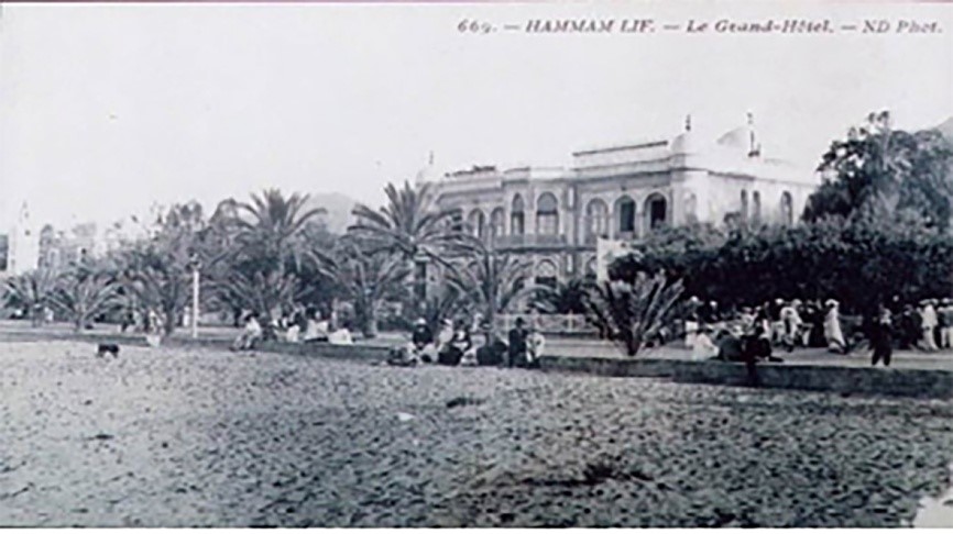 Façade de l’établissement thermal d’El-Hammam-Es-Souri