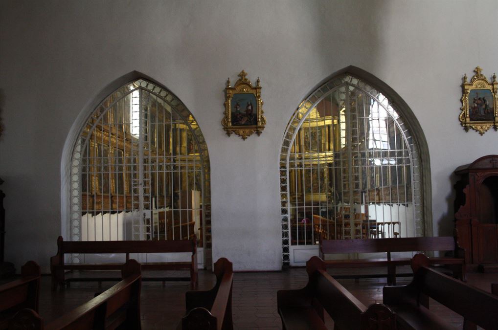 Entrada a la capilla de la Natividad de Nuestra Señora del Ilustre Clero