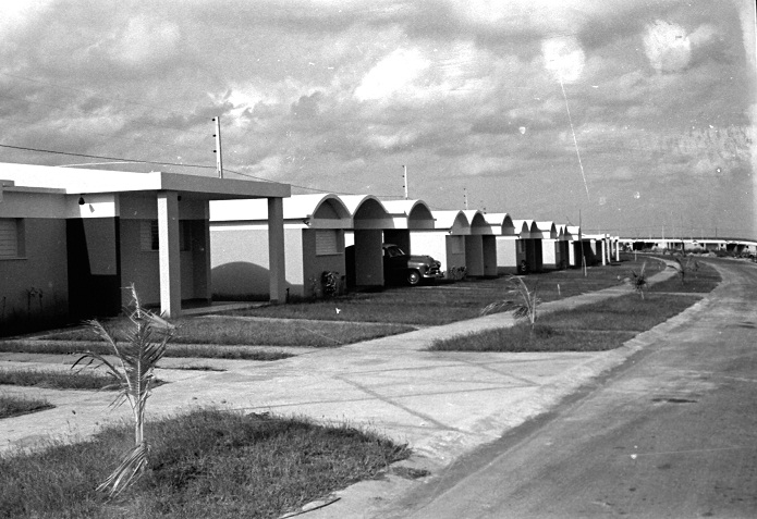 Viviendas
en el Reparto Costa Azul, Alamar, 1961