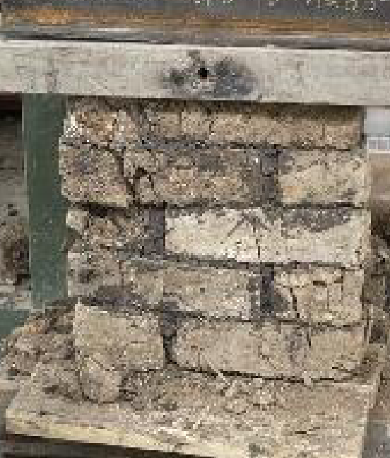 Failure of the masonry wallette under the compression test