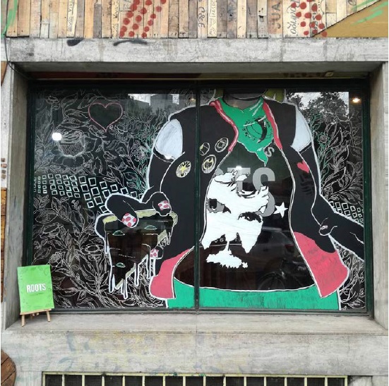 Mural en la fachada de pizzería Roots, diagonal 73
y 56, La Plata, 2017.