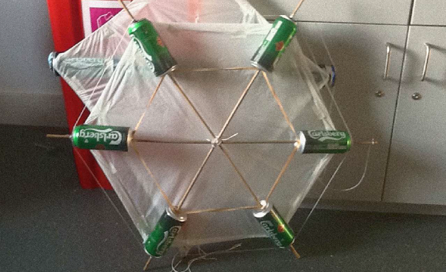 Prototype with elastic bands and thin cans attached to a kite’s false structure