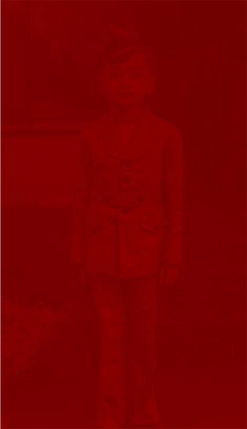 
Rennó, Rosangela, Sin título (niño escolar), serie Red (Militares), 2000. Fotografía digital. http://www.rosangelarenno.com.br/obras/exibir/14/14 (2 de mayo, 2020)
