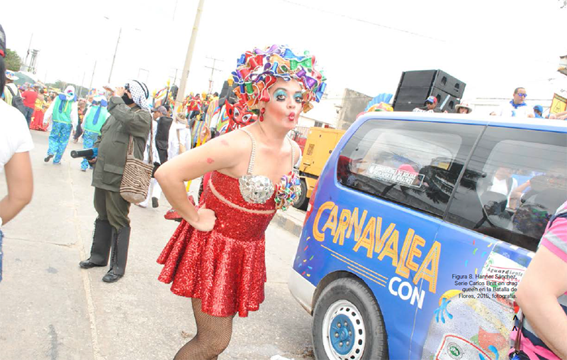 Hanner Sánchez, Serie Carlos Britt en drag queen en la Batalla de Flores, 2015, fotografía.