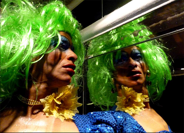 Karina Herazo, Nordika ante el espejo, de la serie Nordika, 2009, fotografía.