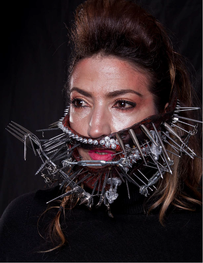 María Isabel Naranjo, estudio de máscara, Cuerpos bélicos, 2019, fotografía.
