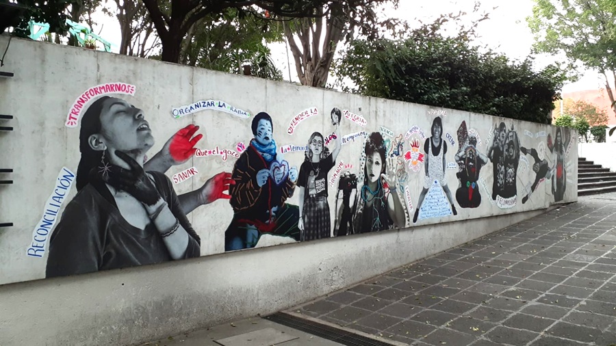 Registro fotográfico en el
taller Arte y archivo feminista para la memoria viva en acción (2023),
impartido por Rotminas (Ina Riaskov y Rotmi Enciso) en
la UVA de Tlatelolco