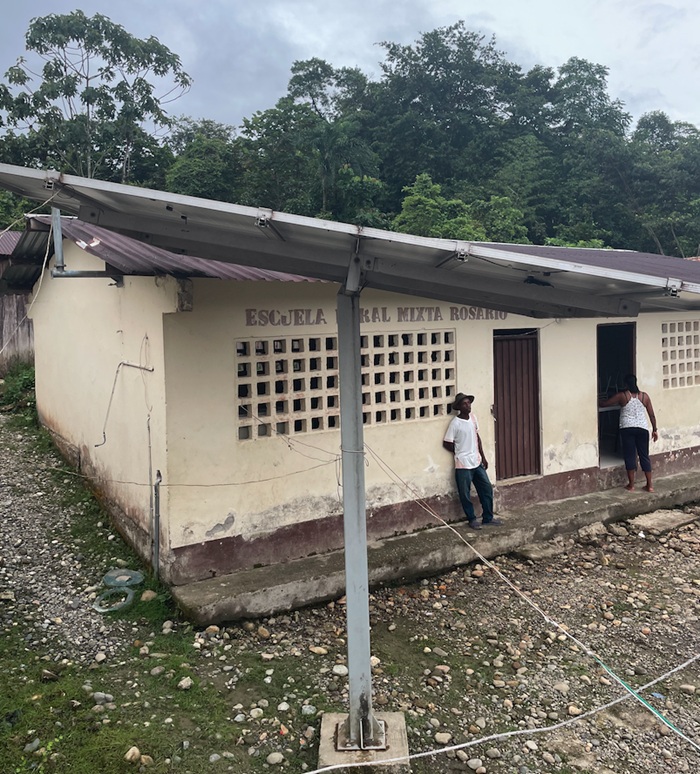 Sistema solar fotovoltaico
de la comunidad El Rosario